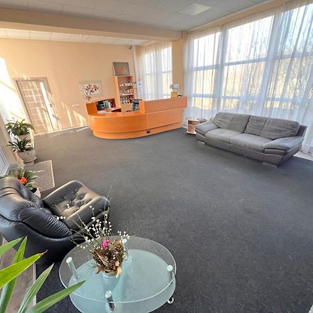 Park Hotel Ķekava מראה חיצוני תמונה