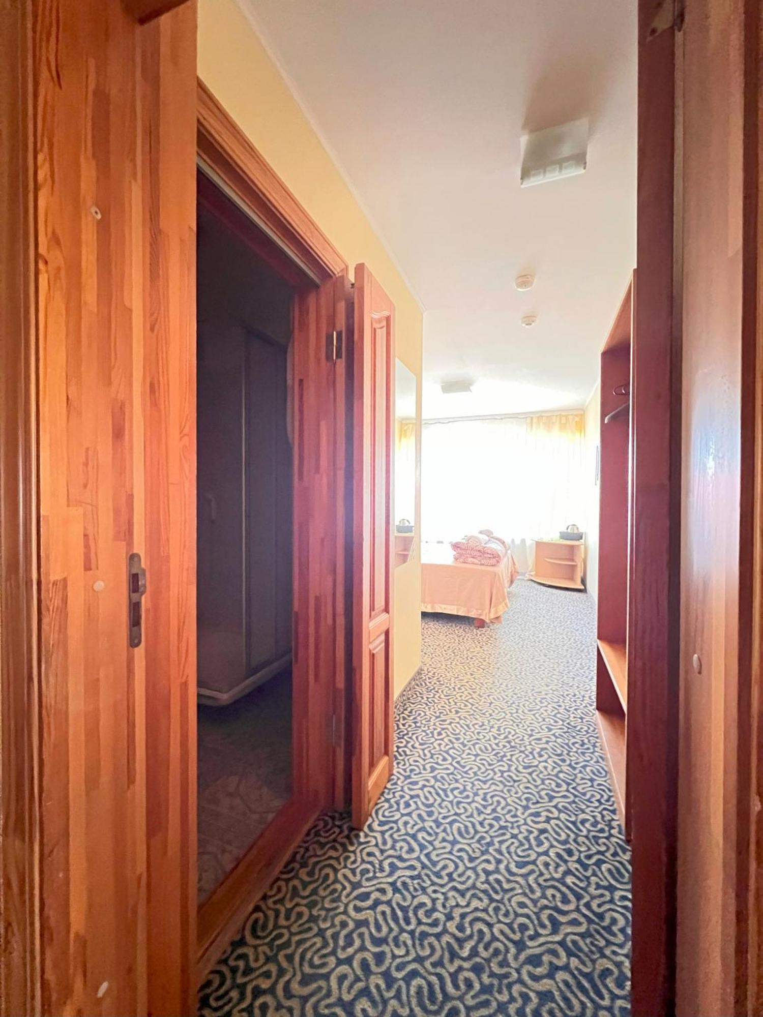 Park Hotel Ķekava מראה חיצוני תמונה
