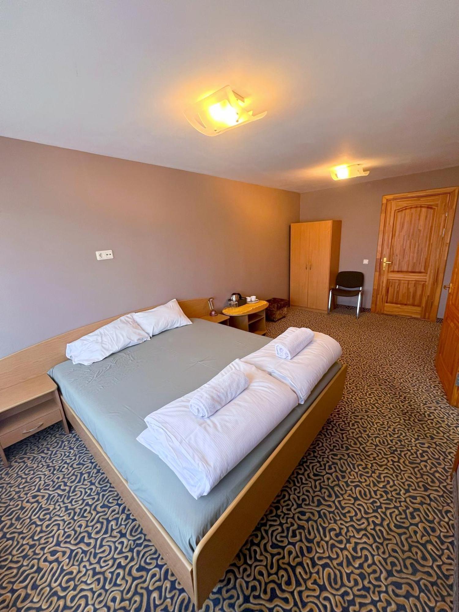 Park Hotel Ķekava מראה חיצוני תמונה