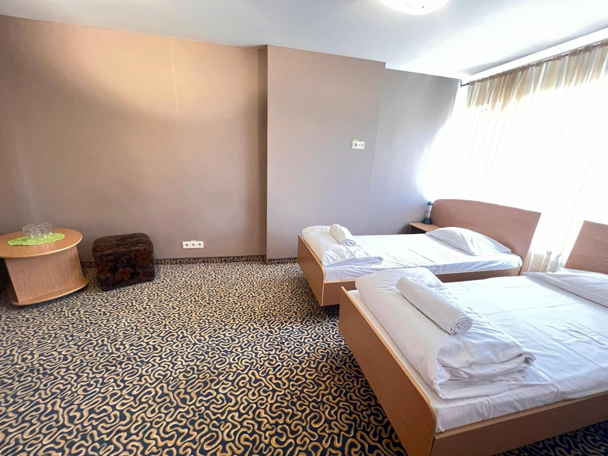 Park Hotel Ķekava מראה חיצוני תמונה