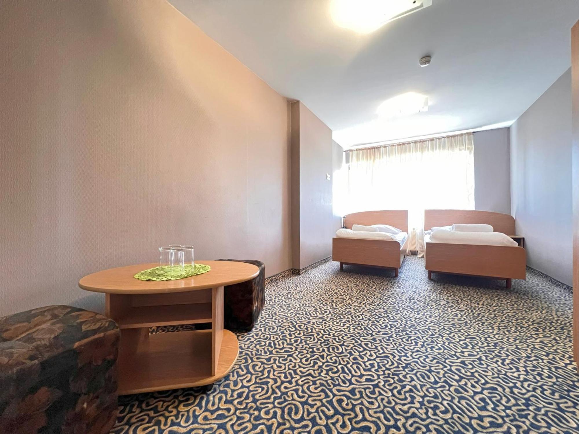 Park Hotel Ķekava מראה חיצוני תמונה